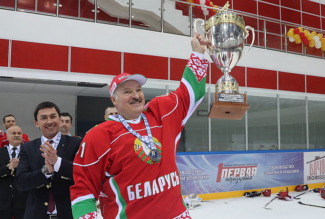 sport президент лукашенко на льду